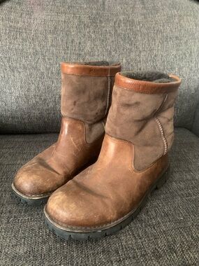 UGG Australia Beacon On Shearling Ankle Boot Brown Leather